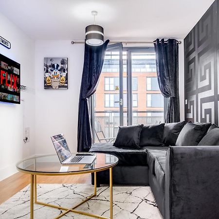Maevela Apartments - Arcadian Versace Themed Apt ☆ Huge Balcony / Free Parking → Free Netflix -2 Min Walk From Birmingham Hippodrome Theatre, Arcadian, China Town, Sidewalk Club, Gay Village, 5 Mins From New Street Train Station - Birmingham Grand Ce Buitenkant foto