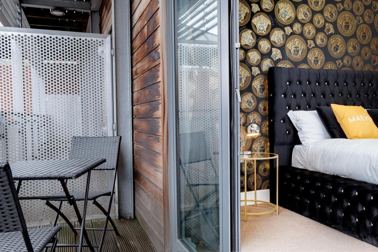Maevela Apartments - Arcadian Versace Themed Apt ☆ Huge Balcony / Free Parking → Free Netflix -2 Min Walk From Birmingham Hippodrome Theatre, Arcadian, China Town, Sidewalk Club, Gay Village, 5 Mins From New Street Train Station - Birmingham Grand Ce Buitenkant foto