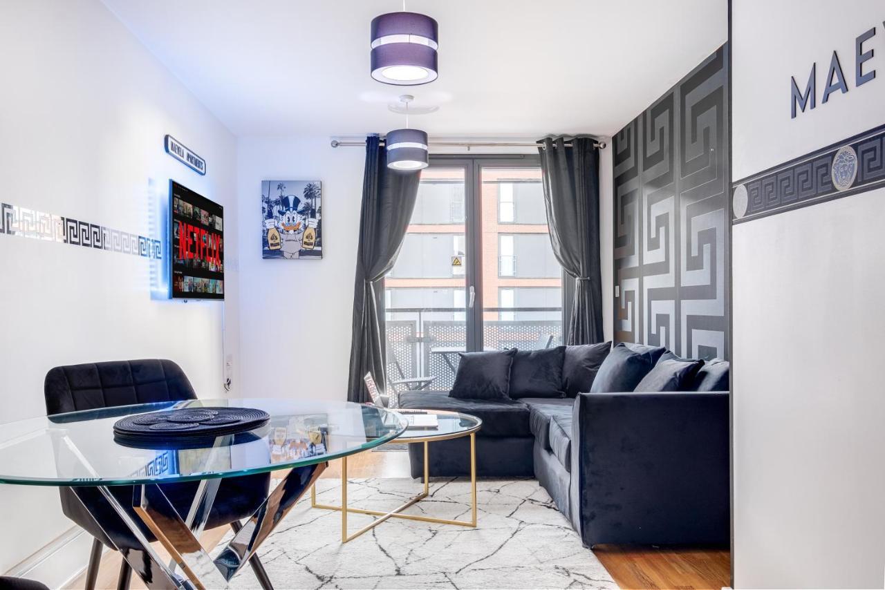 Maevela Apartments - Arcadian Versace Themed Apt ☆ Huge Balcony / Free Parking → Free Netflix -2 Min Walk From Birmingham Hippodrome Theatre, Arcadian, China Town, Sidewalk Club, Gay Village, 5 Mins From New Street Train Station - Birmingham Grand Ce Buitenkant foto