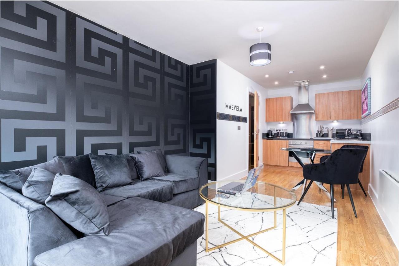 Maevela Apartments - Arcadian Versace Themed Apt ☆ Huge Balcony / Free Parking → Free Netflix -2 Min Walk From Birmingham Hippodrome Theatre, Arcadian, China Town, Sidewalk Club, Gay Village, 5 Mins From New Street Train Station - Birmingham Grand Ce Buitenkant foto