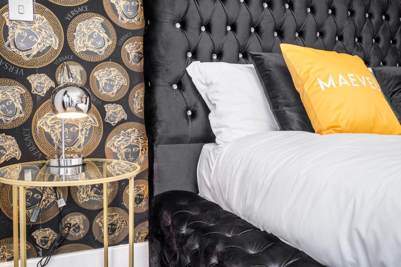Maevela Apartments - Arcadian Versace Themed Apt ☆ Huge Balcony / Free Parking → Free Netflix -2 Min Walk From Birmingham Hippodrome Theatre, Arcadian, China Town, Sidewalk Club, Gay Village, 5 Mins From New Street Train Station - Birmingham Grand Ce Buitenkant foto