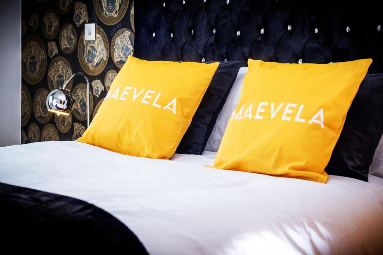 Maevela Apartments - Arcadian Versace Themed Apt ☆ Huge Balcony / Free Parking → Free Netflix -2 Min Walk From Birmingham Hippodrome Theatre, Arcadian, China Town, Sidewalk Club, Gay Village, 5 Mins From New Street Train Station - Birmingham Grand Ce Buitenkant foto