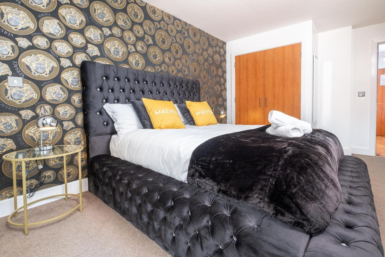 Maevela Apartments - Arcadian Versace Themed Apt ☆ Huge Balcony / Free Parking → Free Netflix -2 Min Walk From Birmingham Hippodrome Theatre, Arcadian, China Town, Sidewalk Club, Gay Village, 5 Mins From New Street Train Station - Birmingham Grand Ce Buitenkant foto