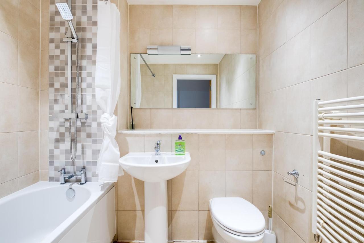 Maevela Apartments - Arcadian Versace Themed Apt ☆ Huge Balcony / Free Parking → Free Netflix -2 Min Walk From Birmingham Hippodrome Theatre, Arcadian, China Town, Sidewalk Club, Gay Village, 5 Mins From New Street Train Station - Birmingham Grand Ce Buitenkant foto